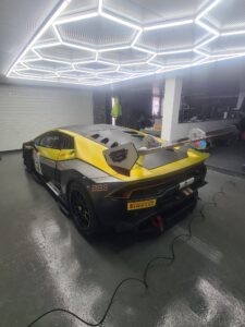 Poslušajte zvuk Lamborghini-a 
